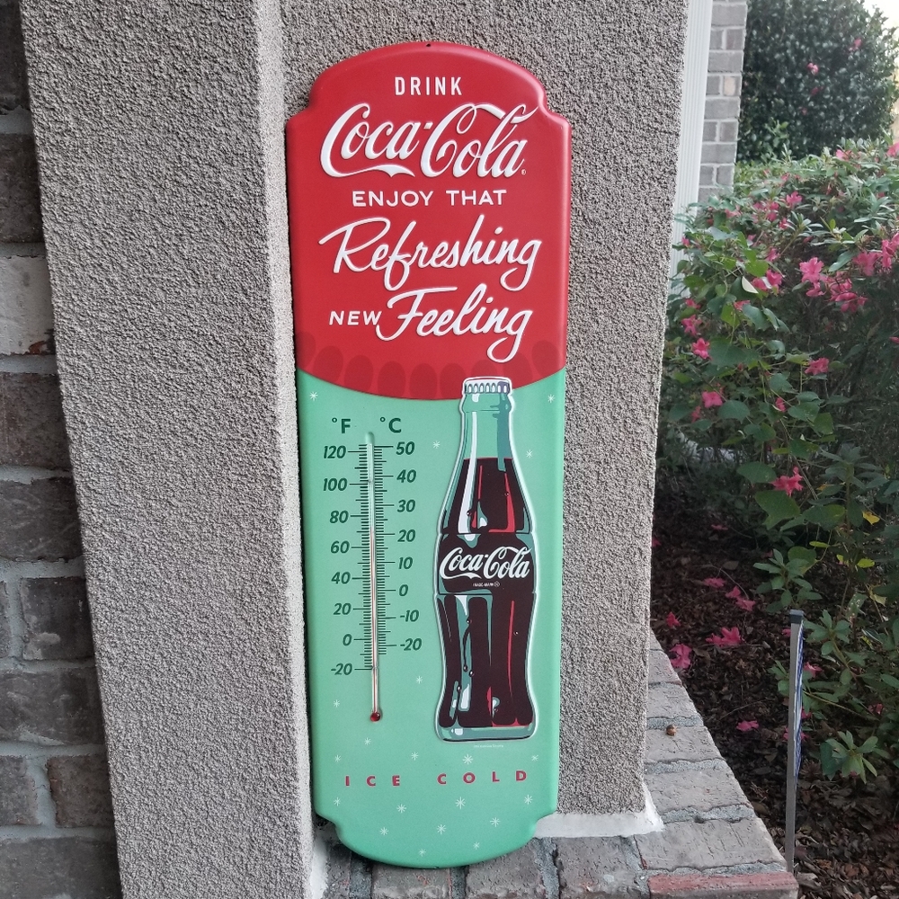 Refreshing Coca-Cola Sign - Picture 3 of 3